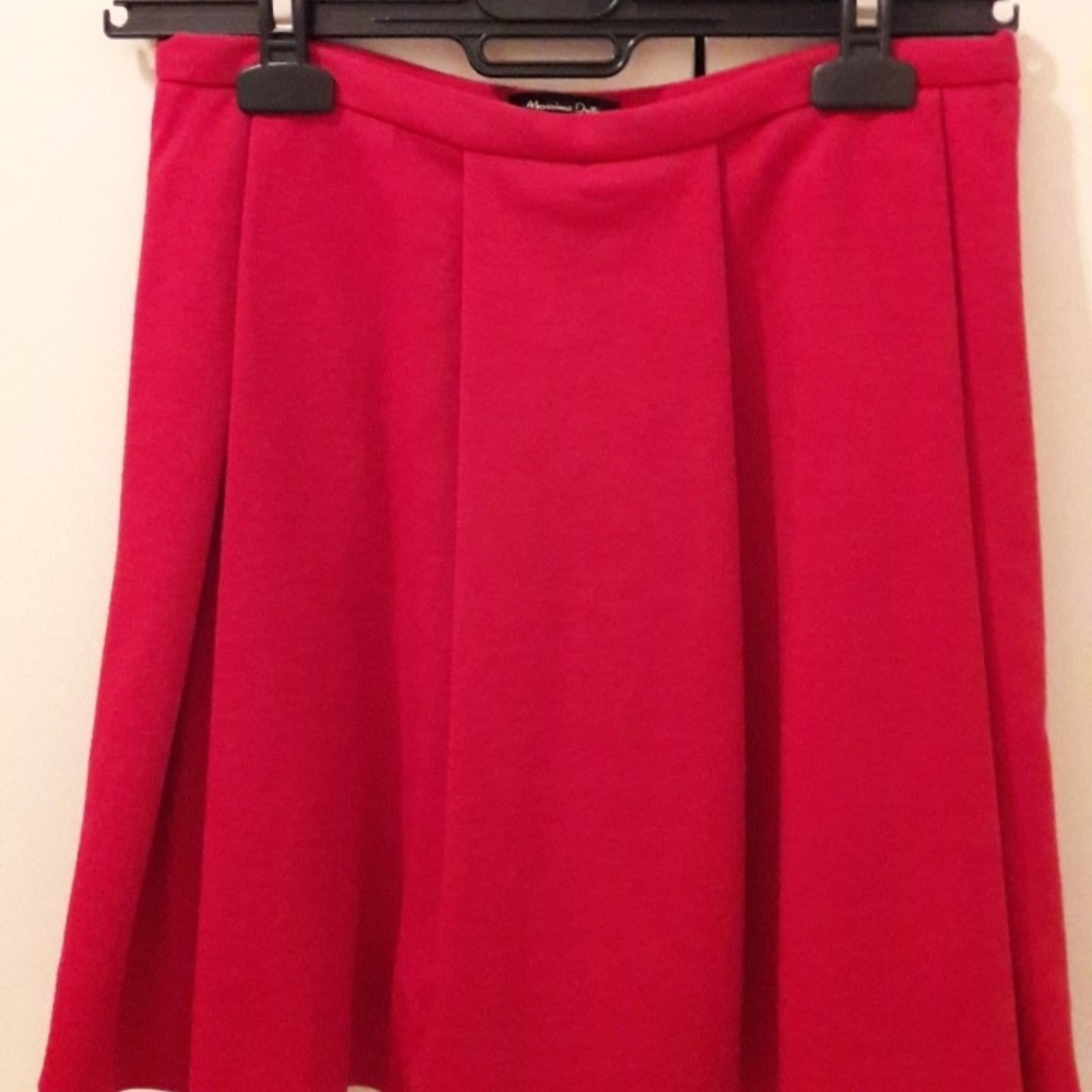 Massimo Dutti Red Pleated Skirt. Size S